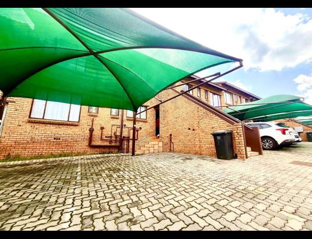 2 BEDROOM TOWNHOUSE FOR SALE IN MEREDALE